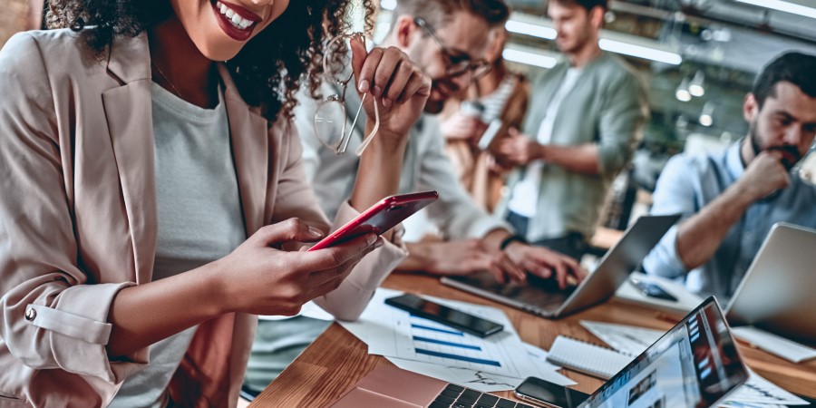 ala_turhaan_yrita_myyda_helmitauluja_tietokoneiden_aikakaudella