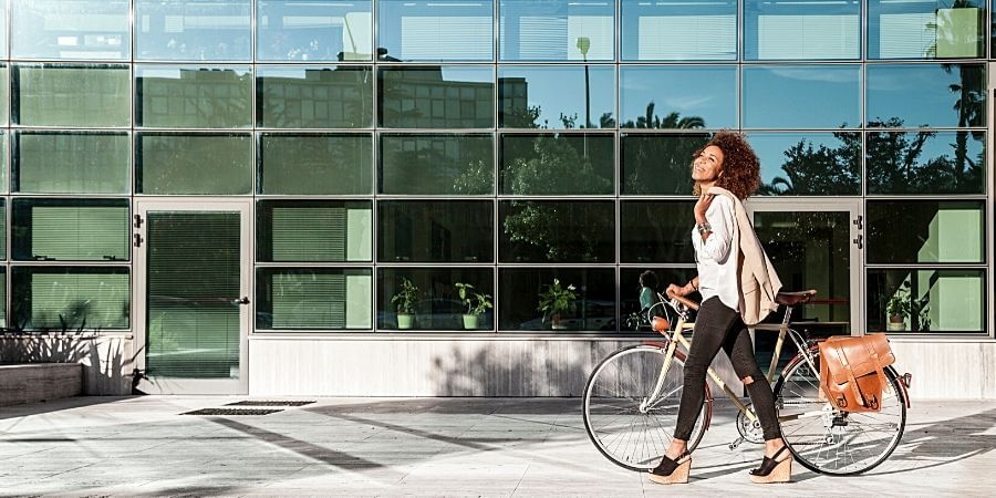 CapitalBox Nainen yrittäjä kävely