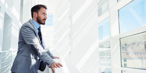 CapitalBox-mies harkitsee